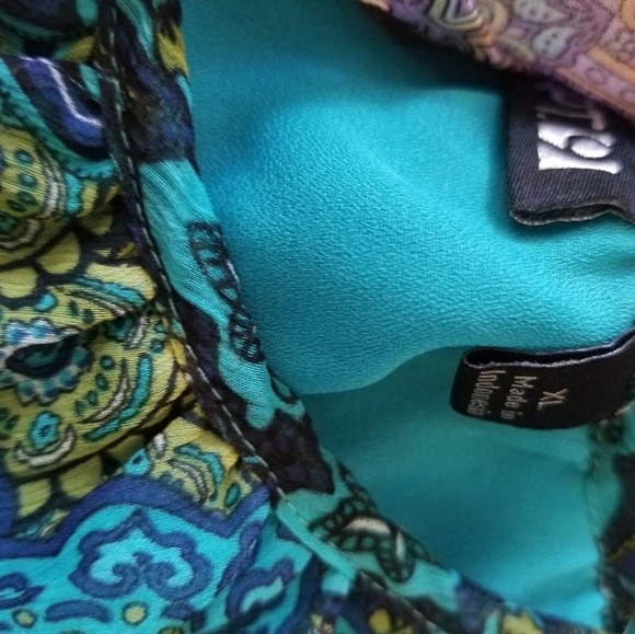 Lot of 2 Apt 9 XL Paisley blouses - Picture 6 of 6